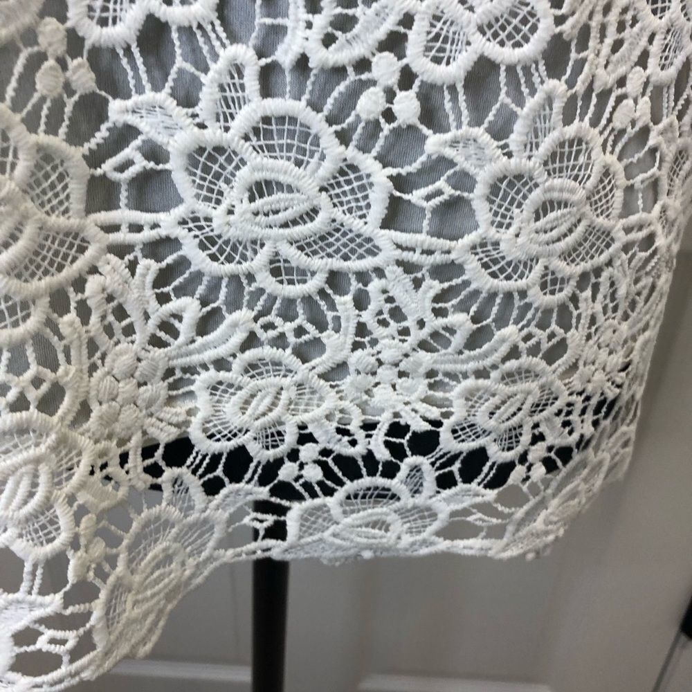 Nanette Lepore cream crocheted sleeveless top size large - Picture 11 of 16